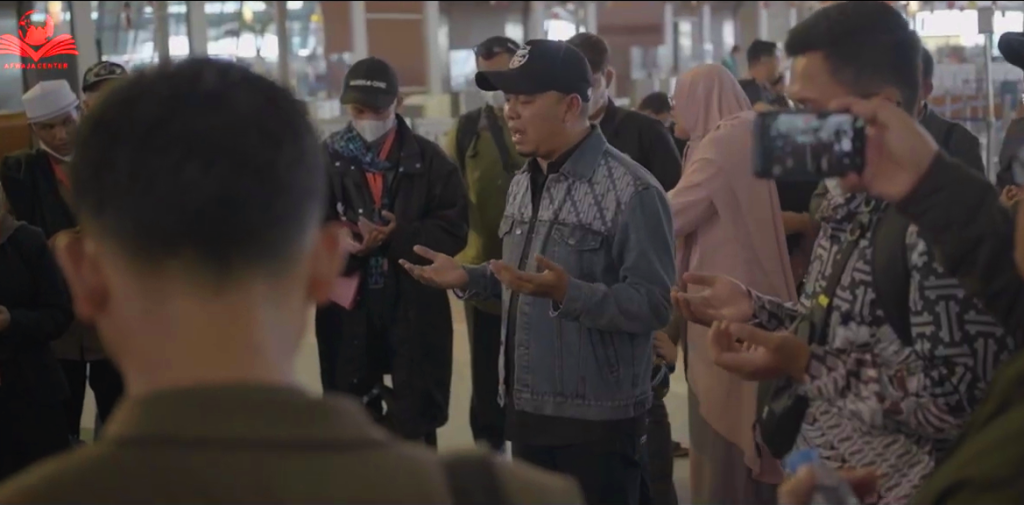 Ust. Luqmanulhakim Saat Pemberangkatan Santri