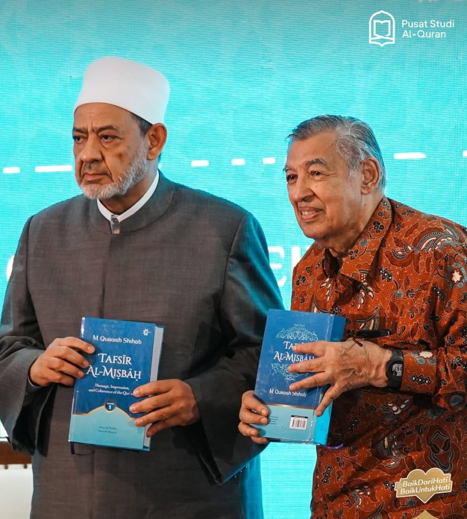 Prof Quraish shihab dengan Grand Syekh Al-Azhar di Pusat Studi Alqur'an. Sumber : Ig @Quraishshihab