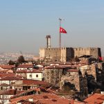 Foto oleh caffeine : https://www.pexels.com/id-id/foto/kastil-ankara-yang-menghadap-ke-atap-bersejarah-di-turki-30561667/