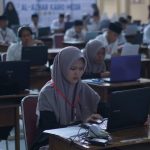 Para Camaba sedang fokus mengerjakan soal ujian Tahdid Mustawa, Foto; Media Afwaja Center