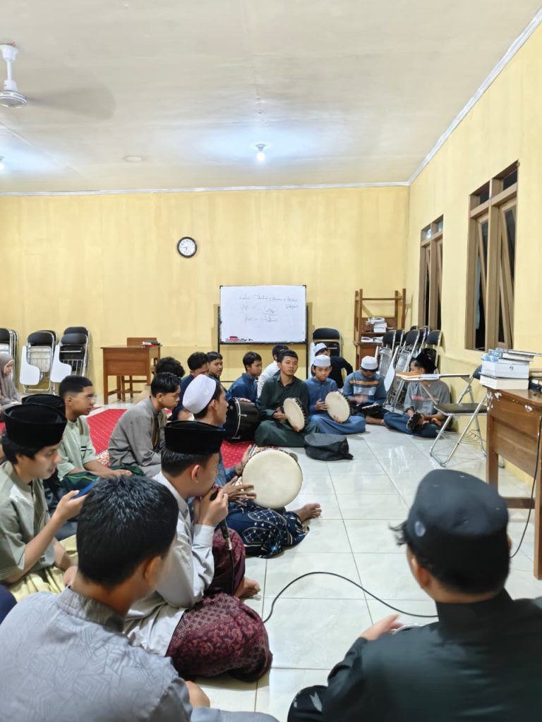 kegiatan sholawatan rutin malam jumat, Foto: Kemal/afwajacenter.com