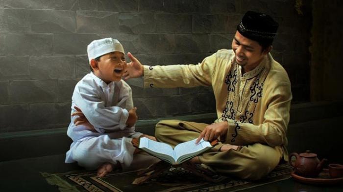 Seorang anak sedang belajar bersama gurunya, Foto: Istimewa
