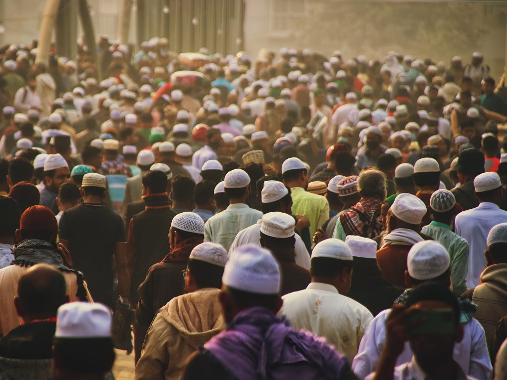 Foto oleh Ikhlas Al Fahim: https://www.pexels.com/id-id/foto/pertemuan-besar-di-tongi-ijtema-di-bangladesh-35266857/