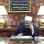Grang Syekh Al-Azhar sedang menelpon para peraih nilai tertinggi ujian Azhar, Foto: Al-azhar university