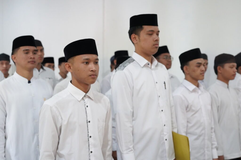 Santri Afwaja Center sedang mengikuti kegiatan di aula, Foto: Dok.Afwaja