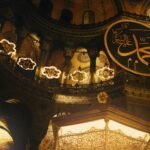 Foto oleh Abdullah Öğük: https://www.pexels.com/id-id/foto/tampilan-interior-rumit-hagia-sophia-di-istanbul-33662061/