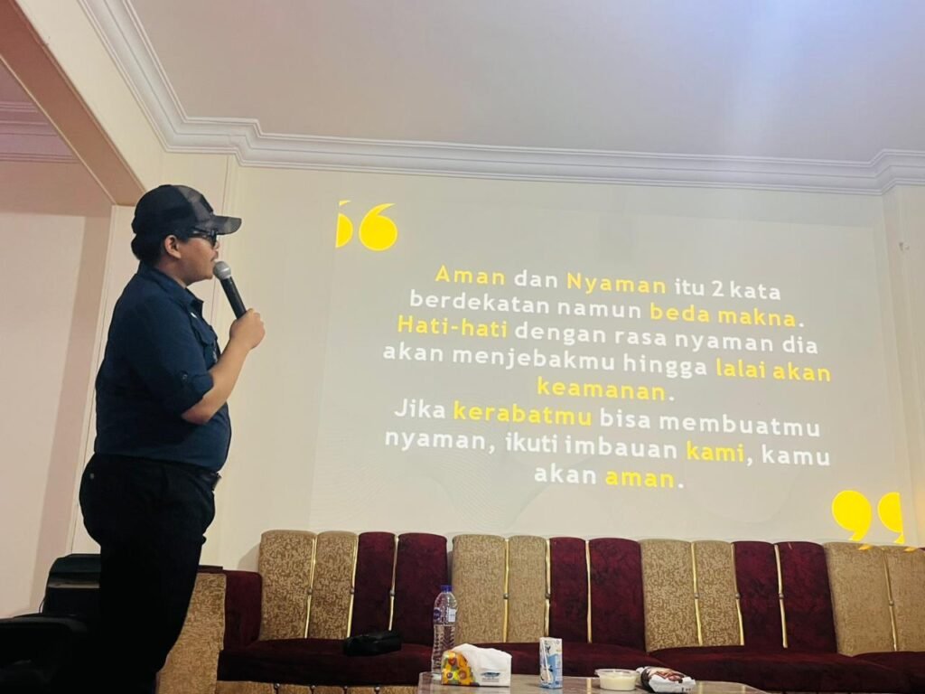 Ustadz Naufal, Komandan DKKM saat menyampaikan materi tentang keamanan di SKA, Foto: Dok.Afwaja