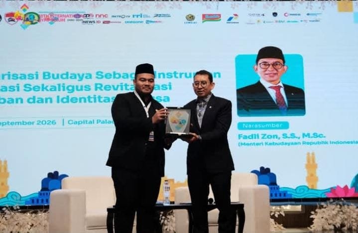 Mentri Kebudayaan Republik Indonesia, Fadli Zon d panggung simposium PPI Dunia di Kairo, Foto: Instagram/@ppidunia