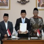 Mentri agama dan jajaran pejabat kemenag saat menandatangani MOU dengan Al-Azhar Mesir, Foto: Kemenag RI